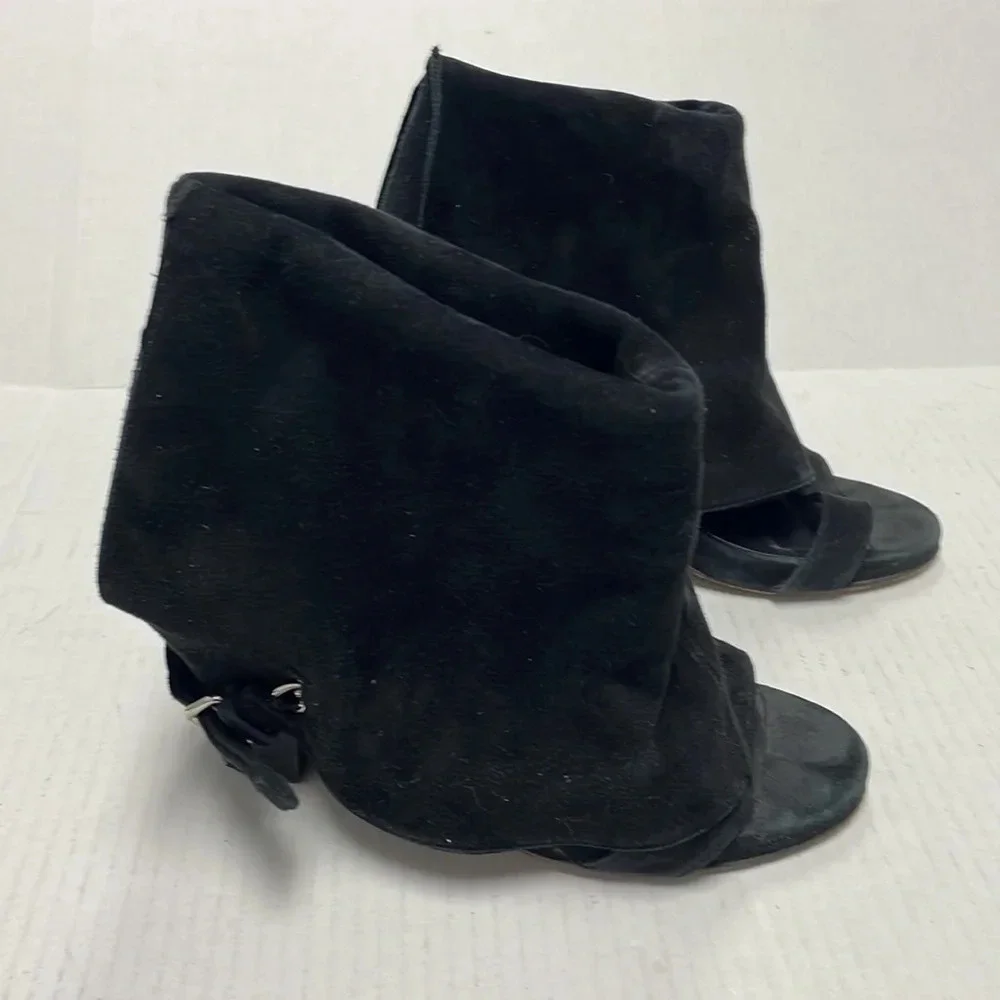 Opening Ceromony foldover cuff sandal